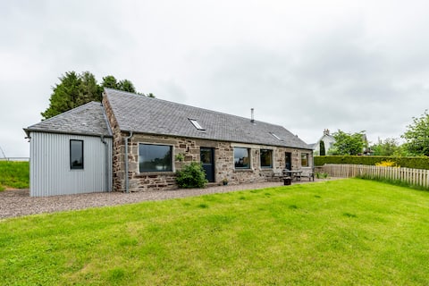 Stylishly converted Bothy by River Earn