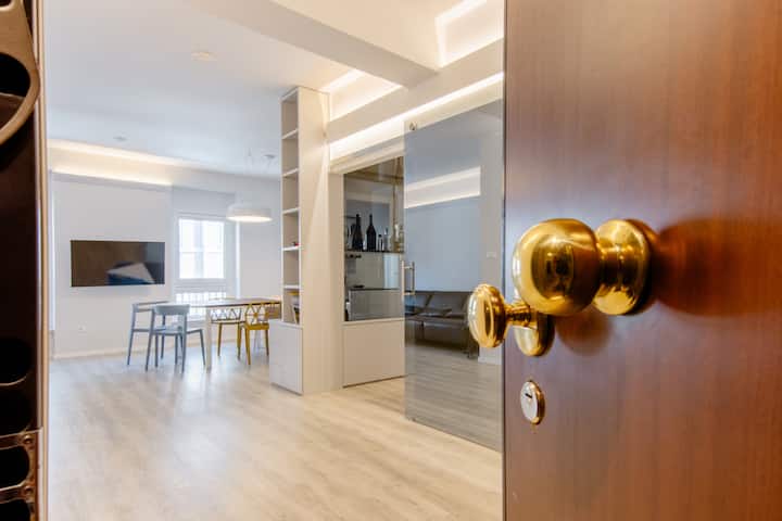 Stylish & Cozy Near Piazza Unità, Prime Location! - Trieste