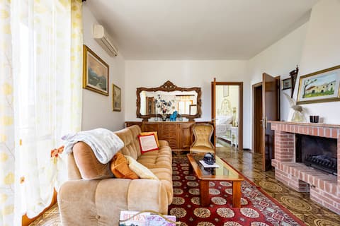 Top Airbnb: Foscolo's Apartment a Tuoro Sul Trasimeno