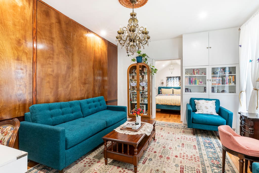 Cozy bed/ livingroom; Casa Particular @water front