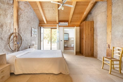 Paglia's house minutes from the sea