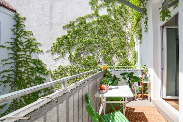 Charming old city apart. sunny balcony in center gallery image 2