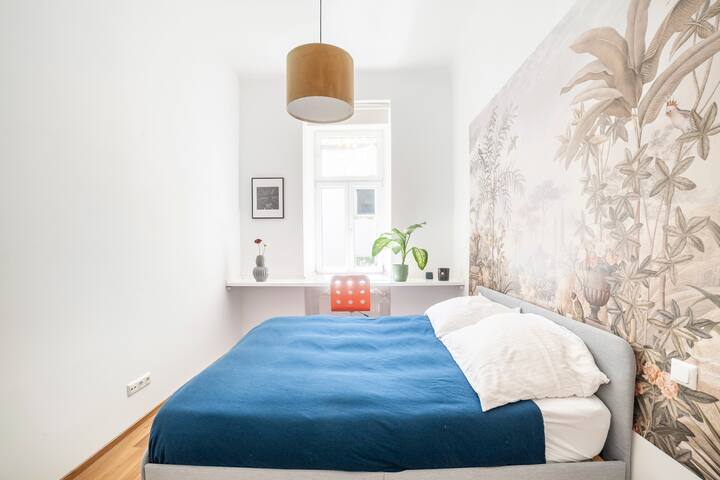 Charming old city apart. sunny balcony in center gallery image 3