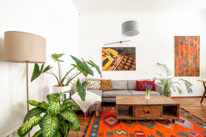 Charming old city apart. sunny balcony in center gallery image 4