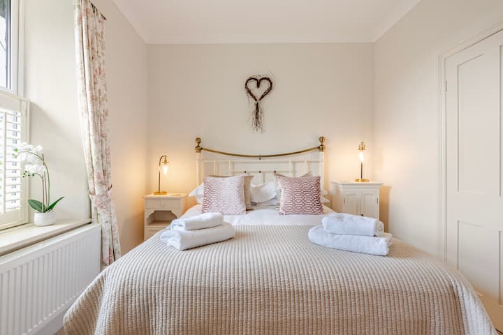 Comfortable king size bed, with gorgeous en-suite. Large wardrobe and small dressing table and chair and mirror.
