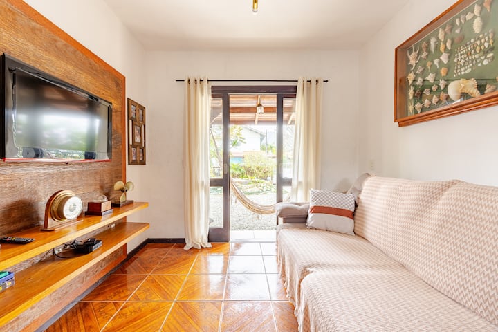 Casa No Centro Com Piscina E Lago A 450 M Da Praia - Porto Belo