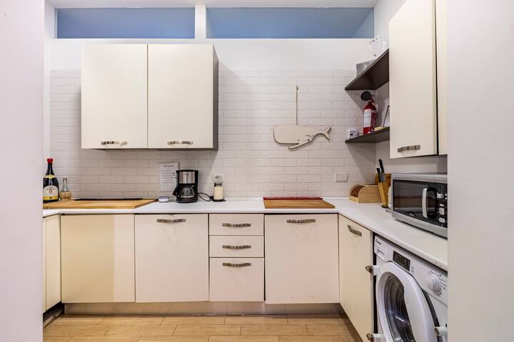 Private Villa with Huge Garden In Rome Center gallery image 3