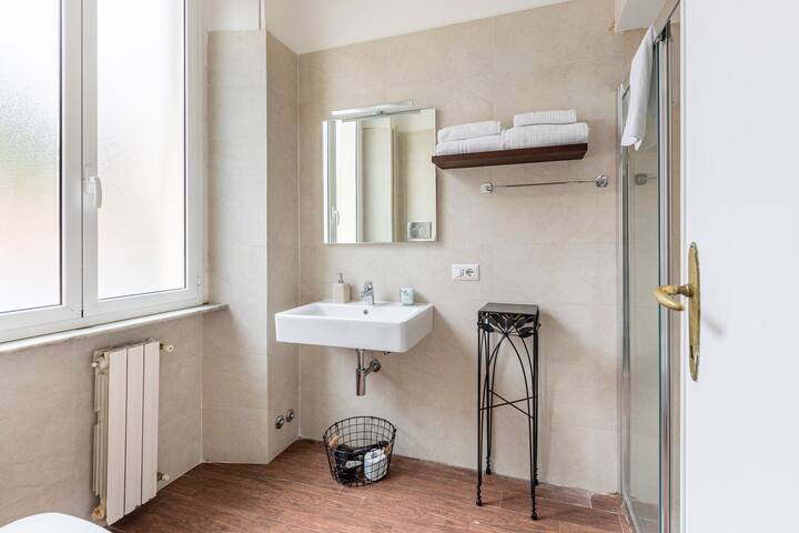 Private Villa with Huge Garden In Rome Center gallery image 5