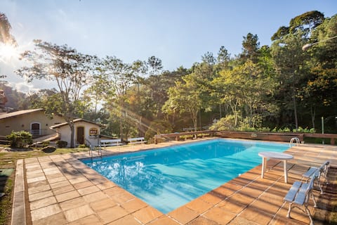 House with 10 en-suites, waterfall, lake and nightclub