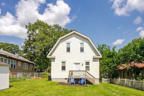 Best Hillcrest Location! A private guest quarters!