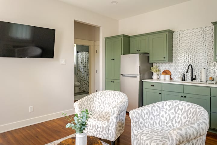 Heart Of Hillcrest! Private Guest Quarters! - Little Rock, AR