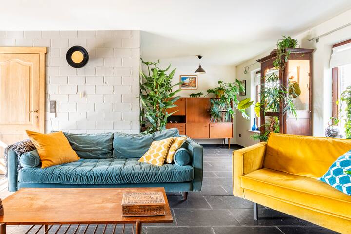 Garden jacuzzi & sauna in vintage oasis with bikes gallery image 5