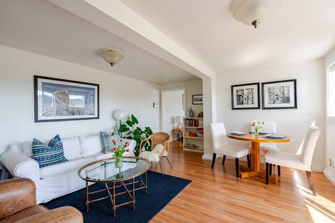 Cozy 1BD Apartment with View