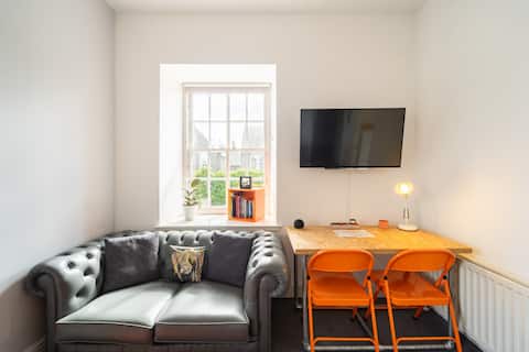 Popular Airbnb listing: Cosy Apartment sleeps 2 in Aberdeen