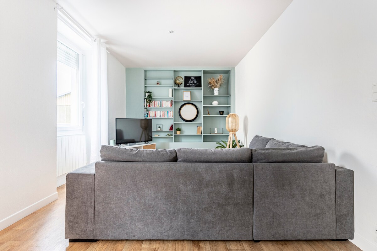 Top Airbnb: Beautiful refurbished apartment with two bedrooms in Roanne