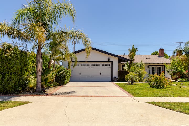 Modern Haven: Spacious 4-Bedroom Retreat