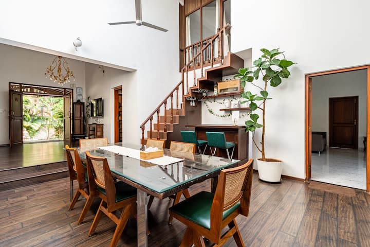 Dining area image 2