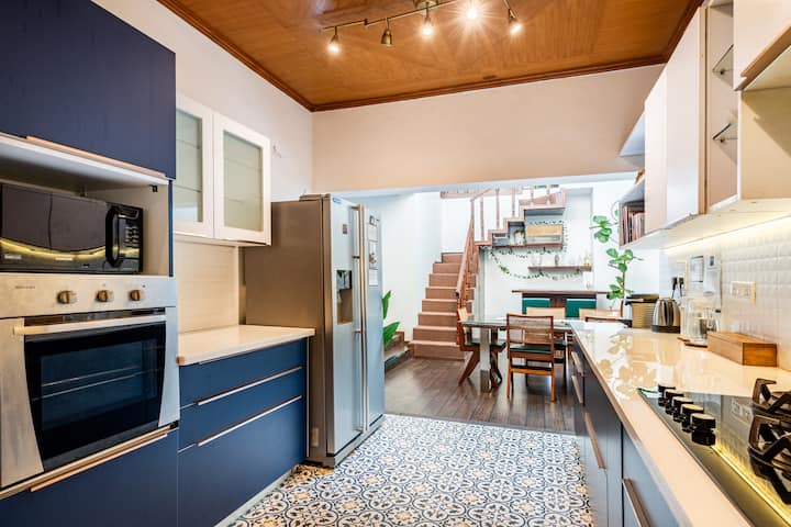 Full kitchen image 1