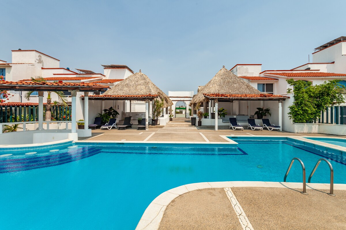 Rest in Acapulco Villas Playa Diamante — 4 bedroom vacation rental in Acapulco