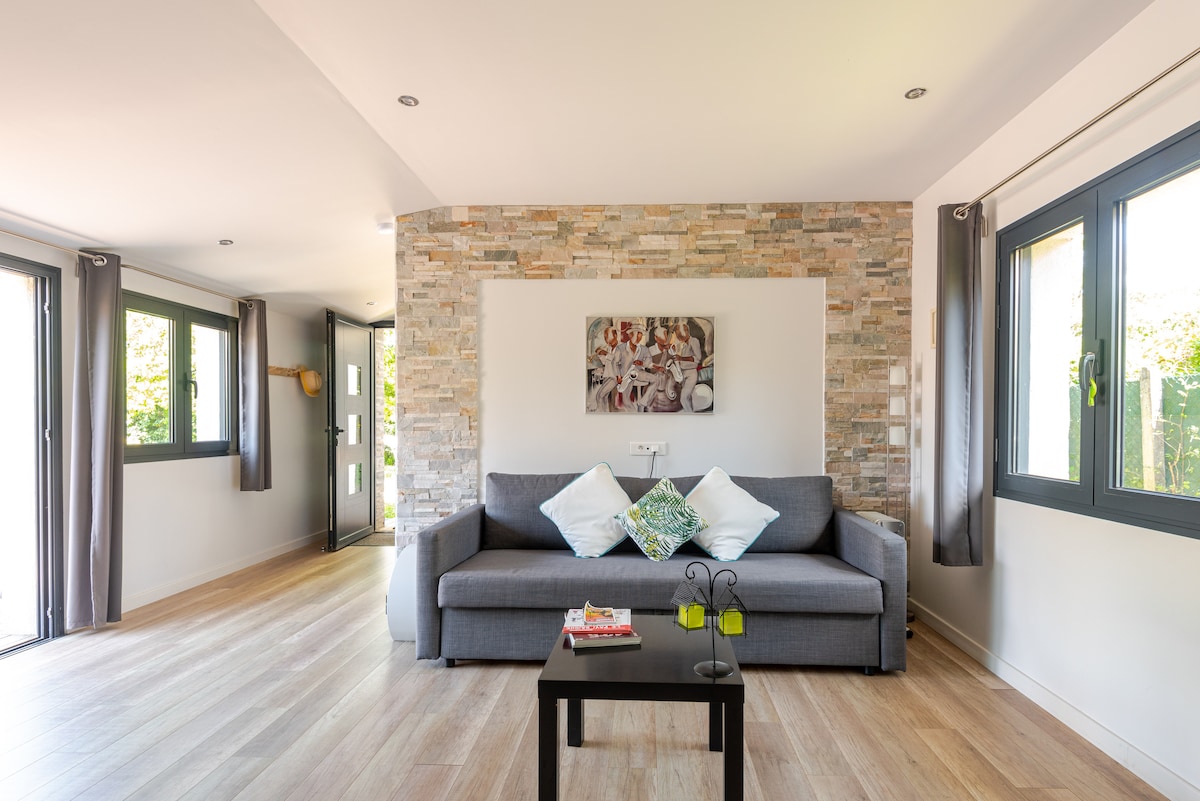 Popular Airbnb listing: Quiet house - Pessac in Pessac