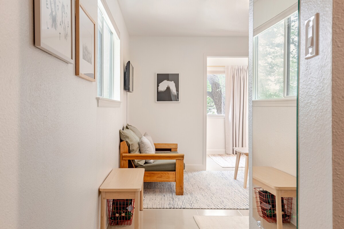 Quiet, bright corner unit with covered parking