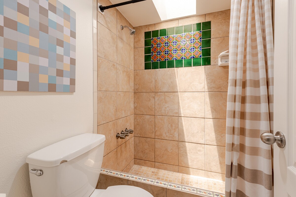 Quiet, bright corner unit with covered parking
