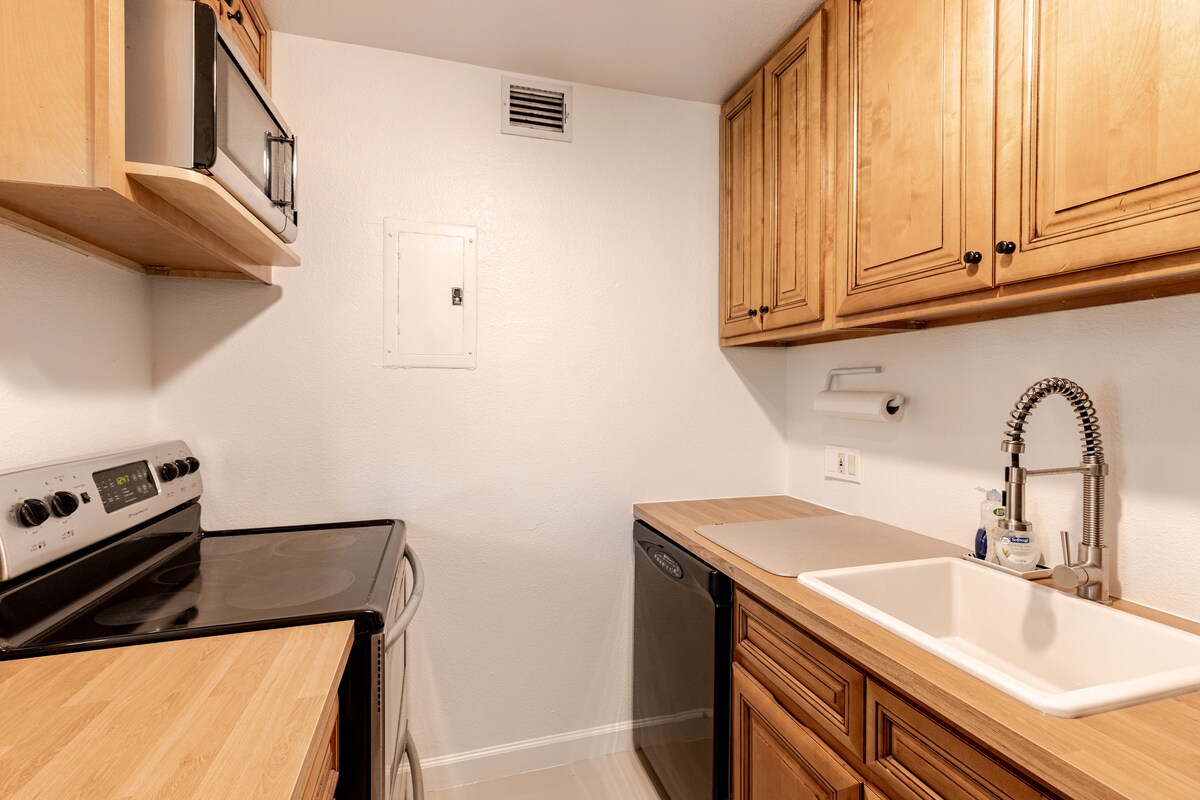 Quiet, bright corner unit with covered parking