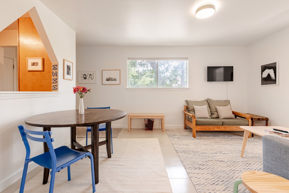 Quiet, bright corner unit with covered parking