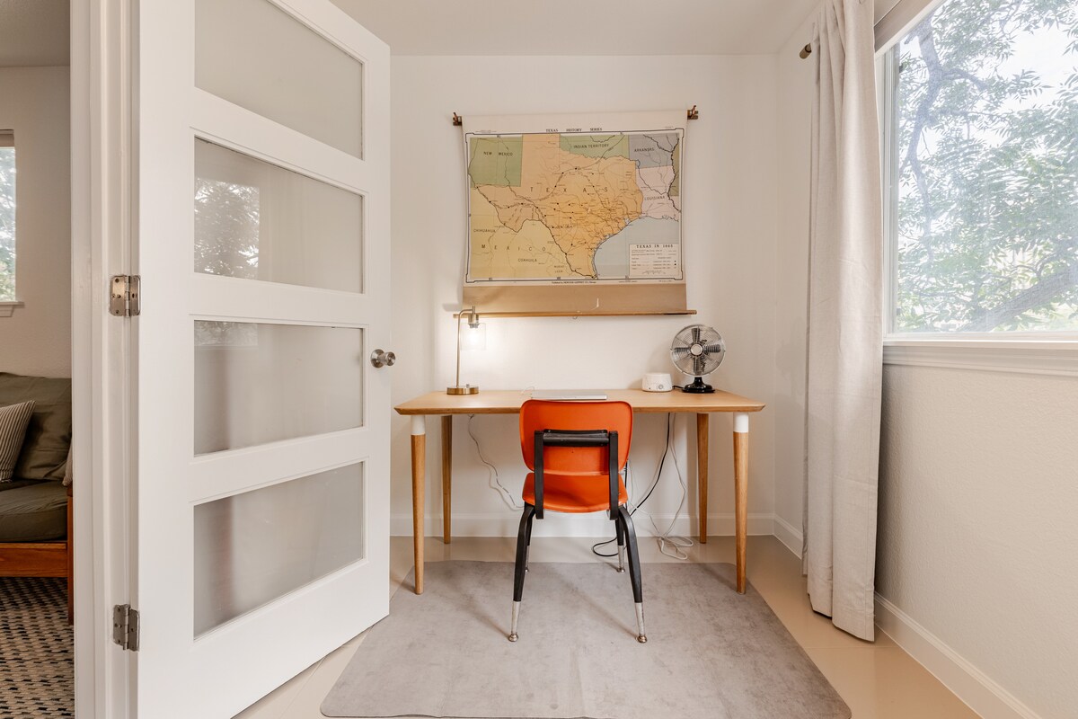 Quiet, bright corner unit with covered parking