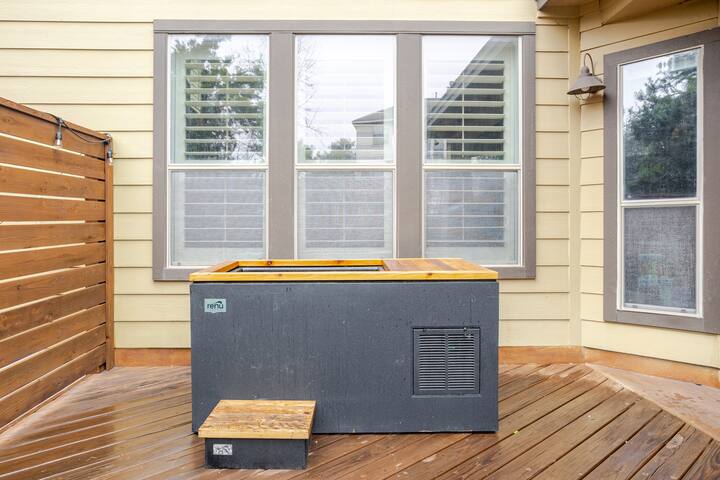 Family Oasis • Gym • Pool • Sauna • Cold Tub gallery image 3