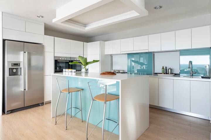 Minimalist villa with stunning sunsets & views gallery image 5