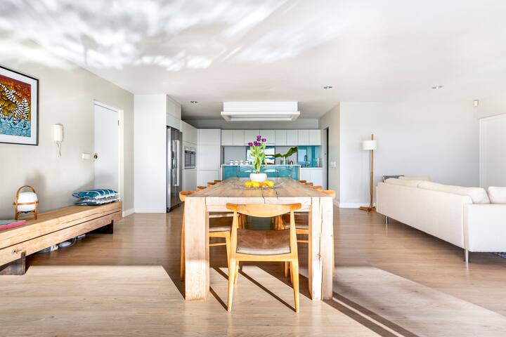 Minimalist villa with stunning sunsets & views gallery image 4