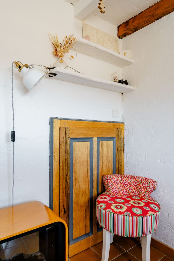 Chambre Atypique Dans Café Healthy. - Vence