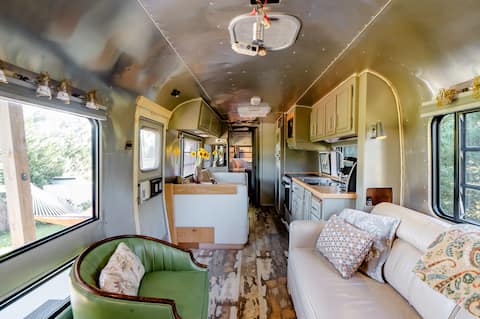 Top performing Airbnb: Alabama Best Host Luxury Airstream Glamping WI-FI in Fairhope