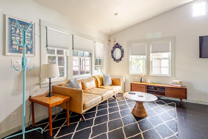 Bright, Private Haven in Historic Highland Park