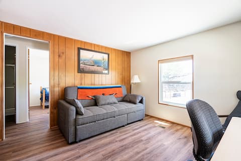 Quiet 2 Bedroom retreat