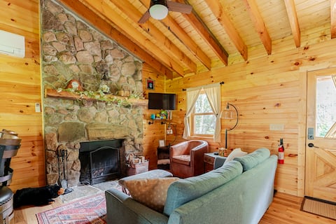 Restored-Modern Creekside Cabin - No Cleaning Fee!