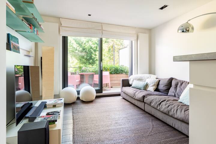 Luxury Duplex close to City Center – Quiet, Modern gallery image 2