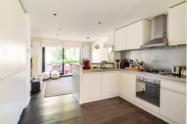 Luxury Duplex close to City Center – Quiet, Modern gallery image 5