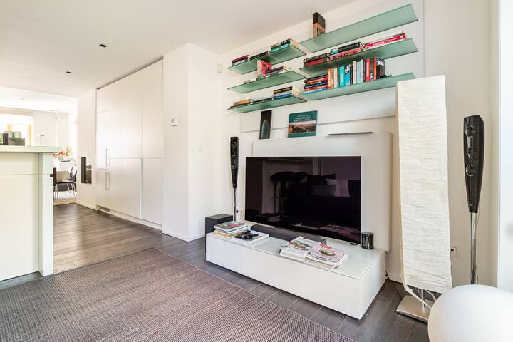 Luxury Duplex close to City Center – Quiet, Modern gallery image 3