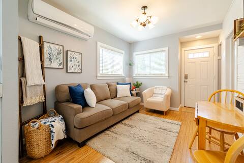 Cozy Cottage Duplex- in the heart of Emmett