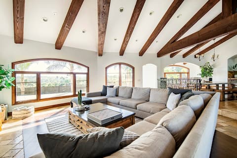 Popular Airbnb listing: Large 4 Bed/5.5 bath Villa w/Poolhouse 1.5 Acre in Escondido