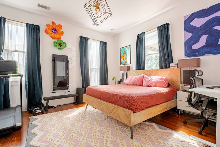 Mardi Gras Manor – Luxury Designer Dream House gallery image 3