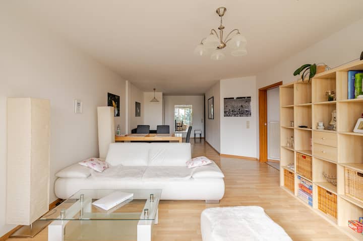 Modern family-friendly quiet apartment