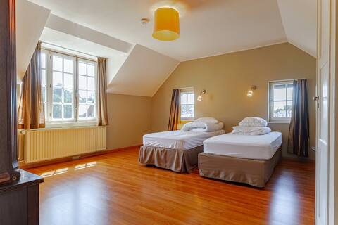 Villa Spa, 10 minute walk to city center