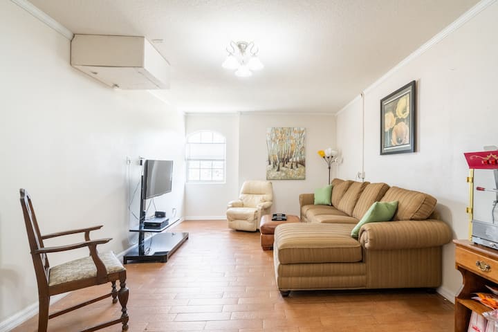 Dog Friendly, 3 Bedroom 2 Bath Creek-side Home - Venice, FL
