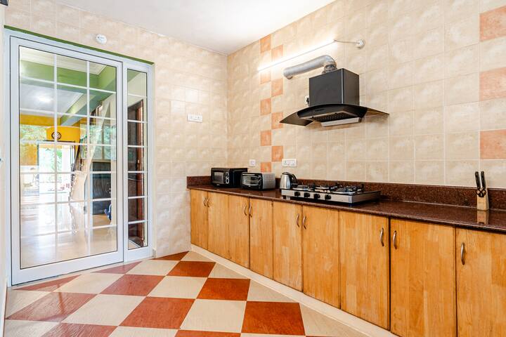 Full kitchen image 4