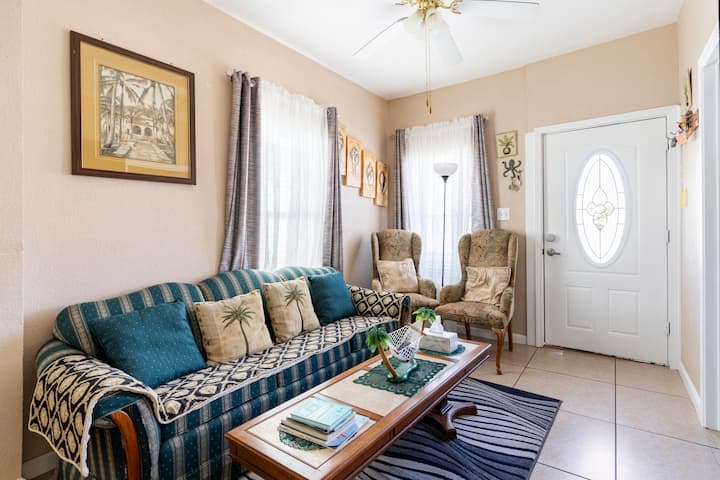 The Pelican Cove | 2 Blocks From Beach | Pets OK