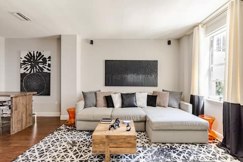 Top performing Airbnb: Spacious Downtown Miami 1 Bedroom Apartment in Miami