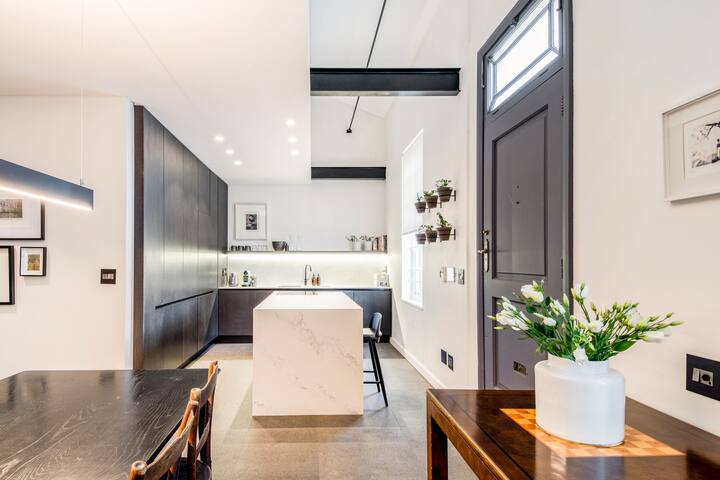 Architectural Rowhouse in Green Point gallery image 3